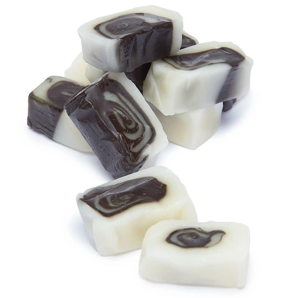 Licorice Mint Swirl Caramel Cubes: 2KG Bag 1 Licorice Mint Swirl Caramel Cubes: 2KG Bag